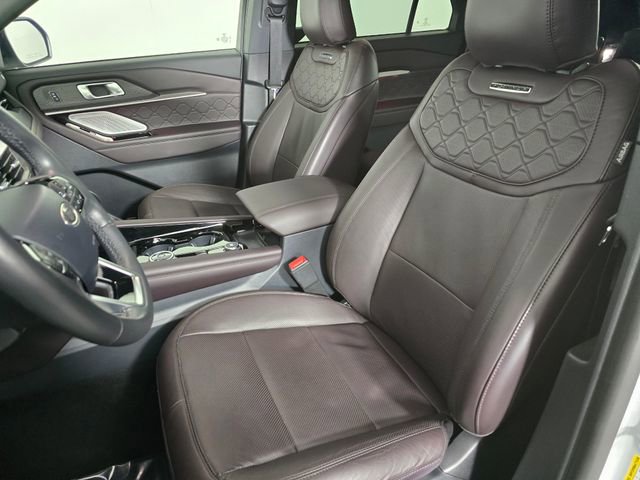 Certified 2025 Ford Explorer Platinum w/ LUX Leather Package AWD/4WD image 24
