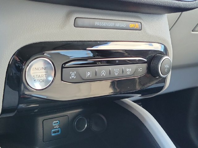 Certified 2023 Ford Escape Platinum w/ Premium Technology Package AWD/4WD image 24