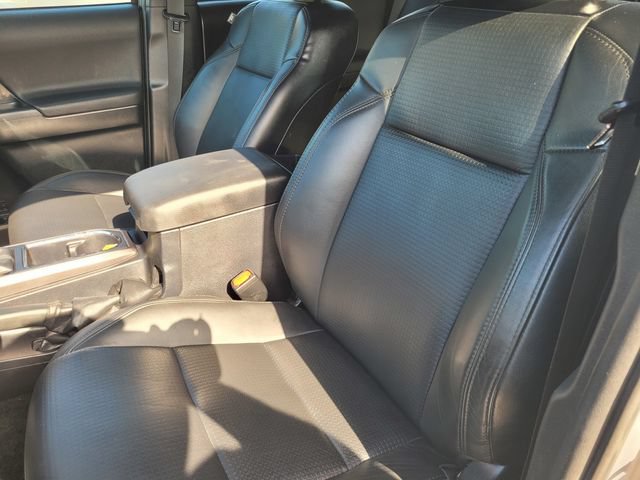 Used 2019 Toyota Tacoma TRD Off-Road AWD/4WD image 13