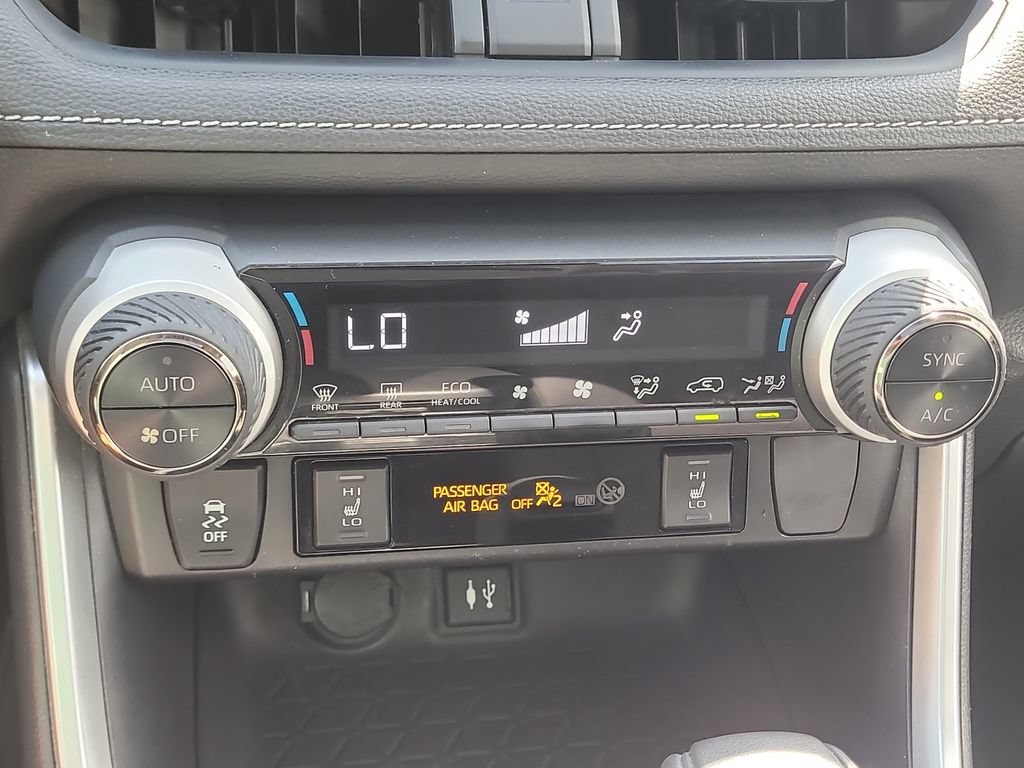 Used 2019 Toyota RAV4 XLE w/ Convenience Package AWD/4WD image 23