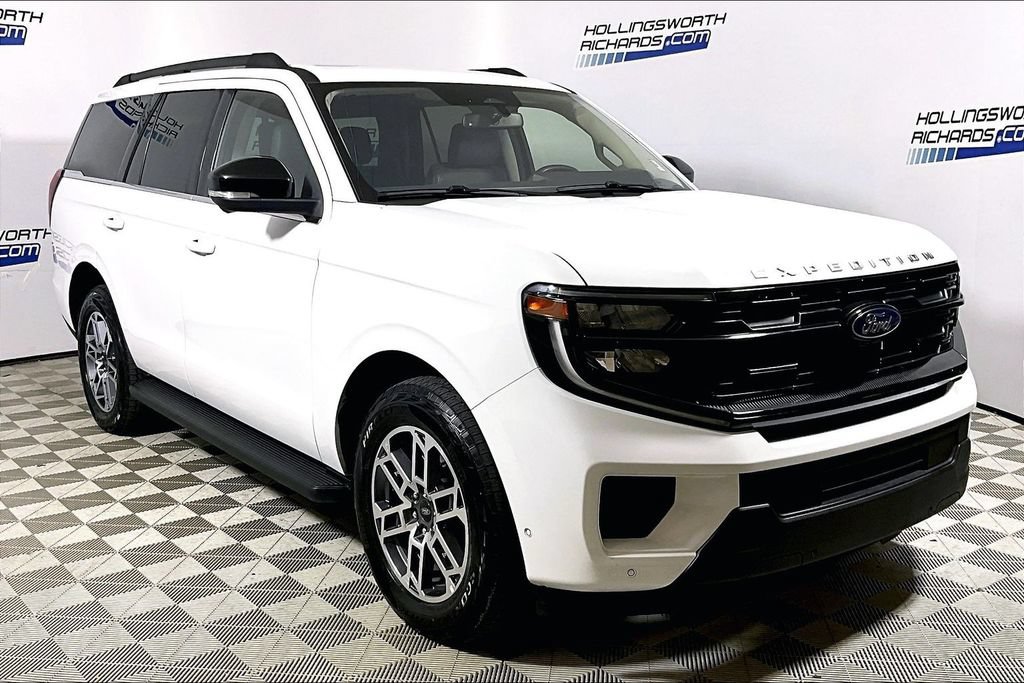 Certified 2025 Ford Expedition Active AWD/4WD image 3