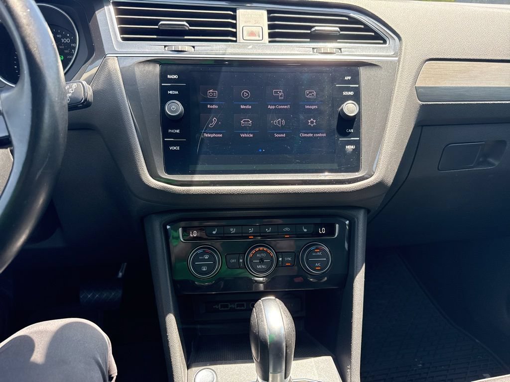Used 2019 Volkswagen Tiguan SE w/ Panoramic Sunroof Package AWD/4WD image 23