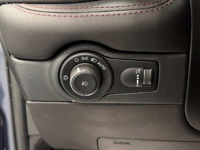 Used 2021 Dodge Durango R/T w/ Technology Group RWD image 11