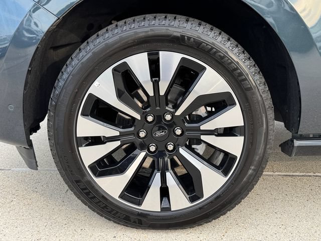 Certified 2025 Ford Expedition Platinum w/ Driver's Package AWD/4WD image 10