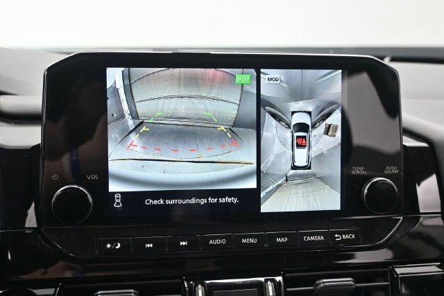 Used 2025 Nissan Pathfinder SL AWD/4WD image 16