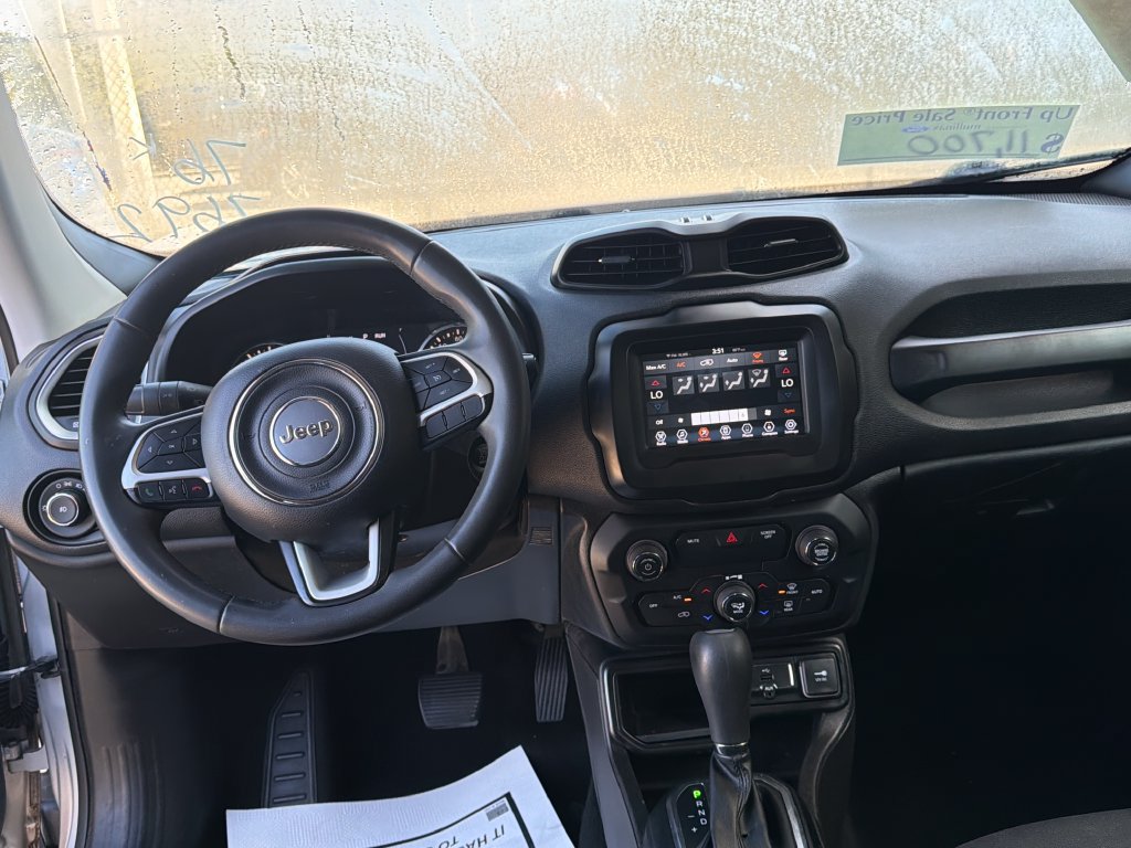 Used 2018 Jeep Renegade Latitude FWD image 7