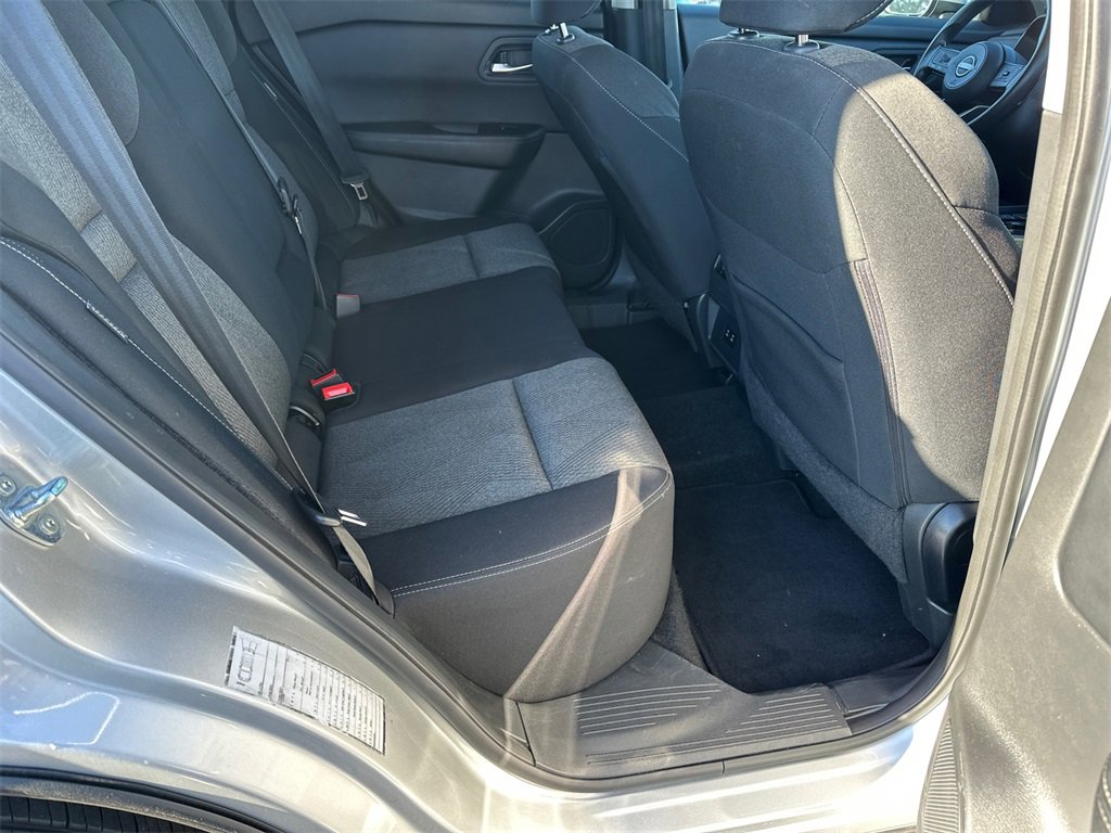 Used 2024 Nissan Rogue SV image 15