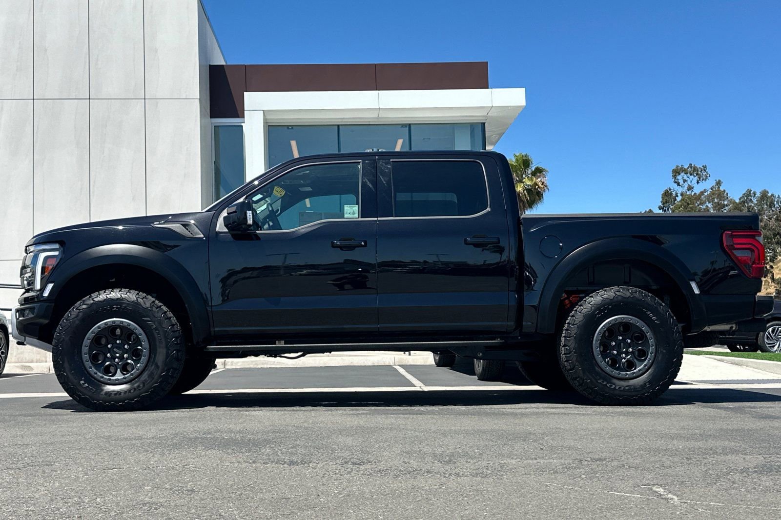 Certified 2025 Ford F150 Raptor AWD/4WD image 6