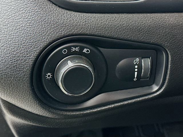 Used 2018 Jeep Renegade Sport w/ Power & Air Group image 16