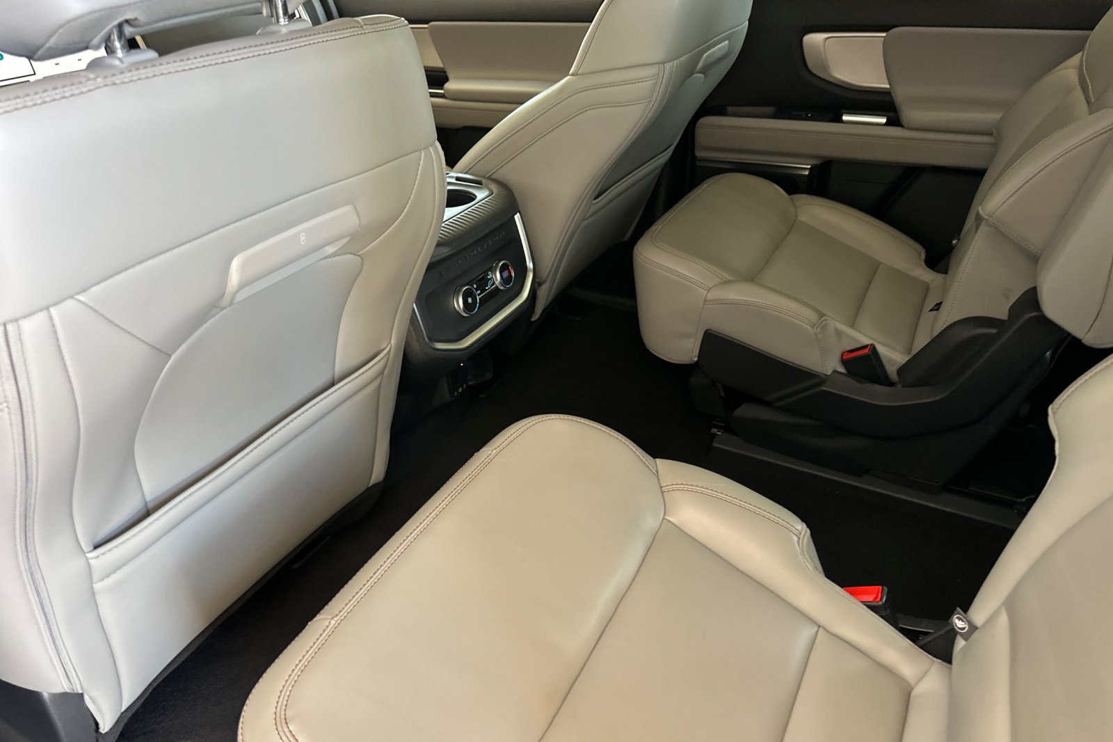 Certified 2025 Ford Expedition Active AWD/4WD image 12
