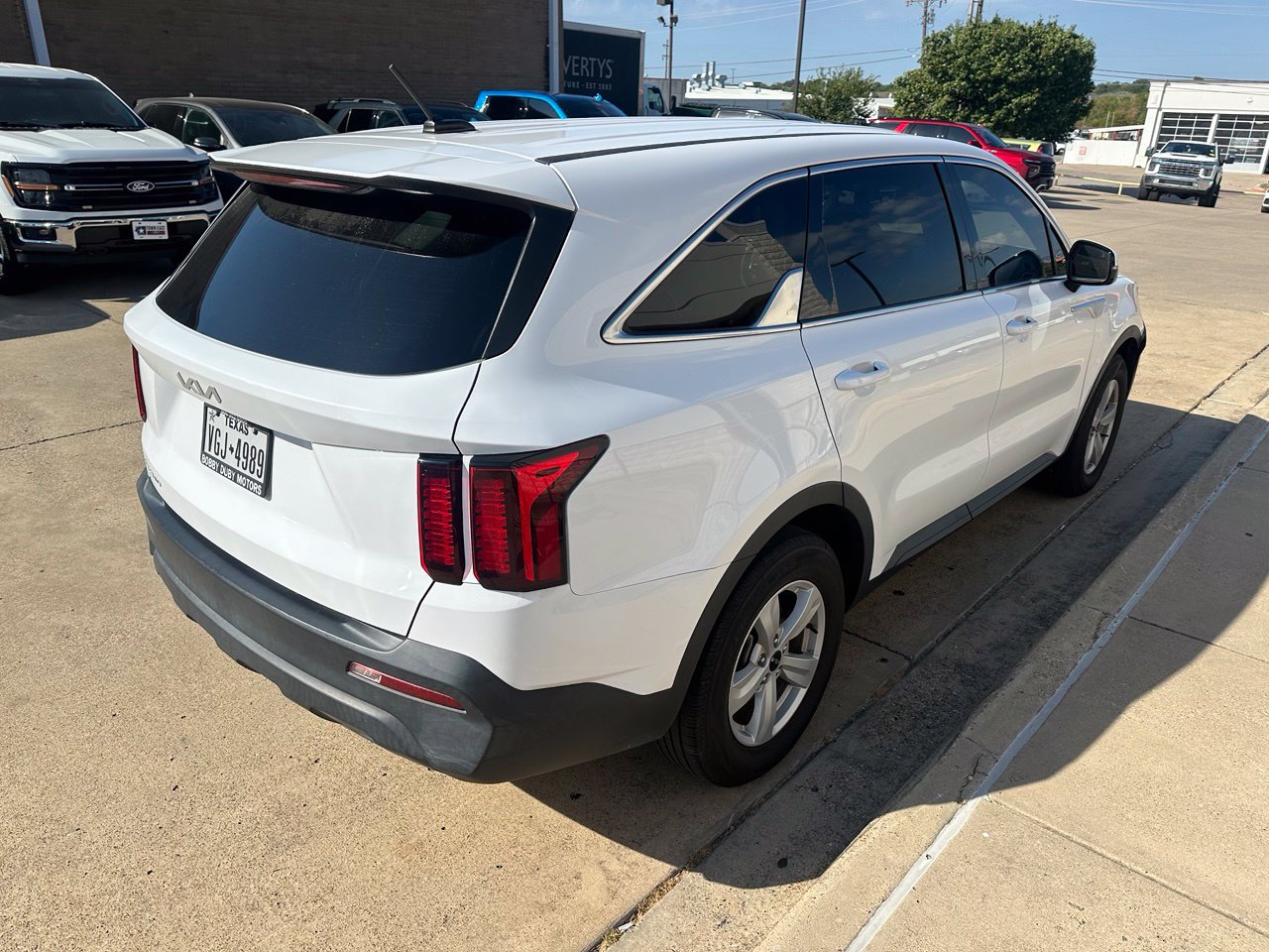 Used 2023 Kia Sorento LX FWD image 12