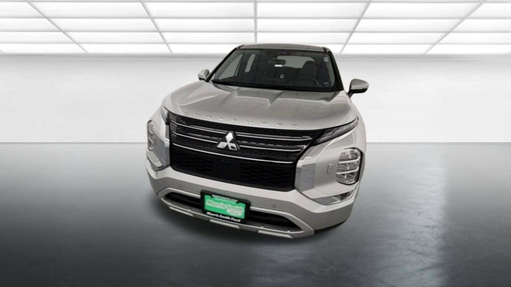 Used 2024 Mitsubishi Outlander SE AWD/4WD image 2
