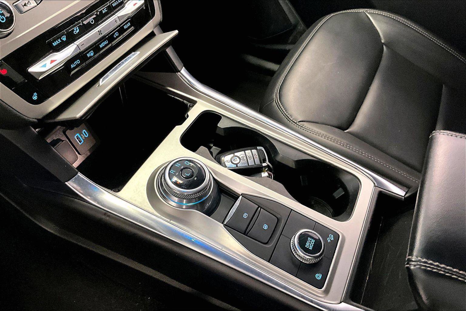 Certified 2022 Ford Explorer XLT w/ Equipment Group 202A image 16