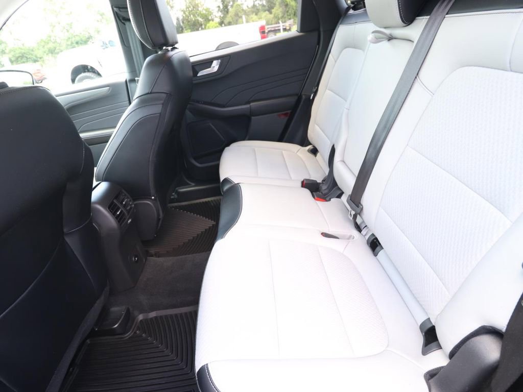 Certified 2025 Ford Escape SE FWD image 6