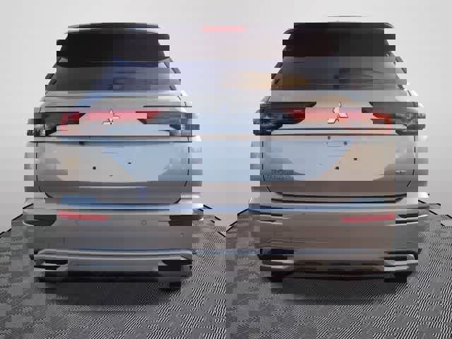 Used 2024 Mitsubishi Outlander SE AWD/4WD image 3