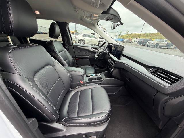 Certified 2025 Ford Escape Platinum AWD/4WD image 40