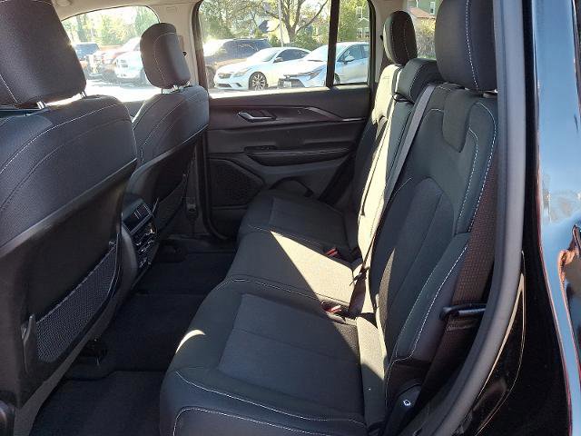 Used 2023 Jeep Grand Cherokee Laredo w/ Luxury Tech Group I AWD/4WD image 10