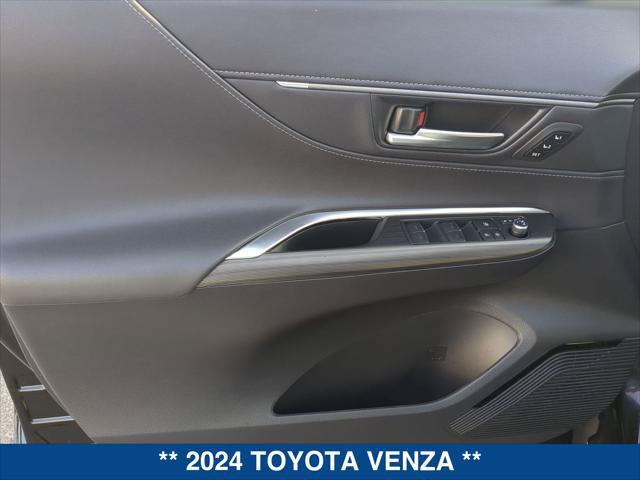 Used 2024 Toyota Venza Limited AWD/4WD image 10
