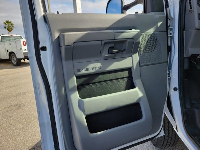 Certified 2023 Ford E-450 and Econoline 450 Super Duty w/ Power Windows & Locks Group image 13