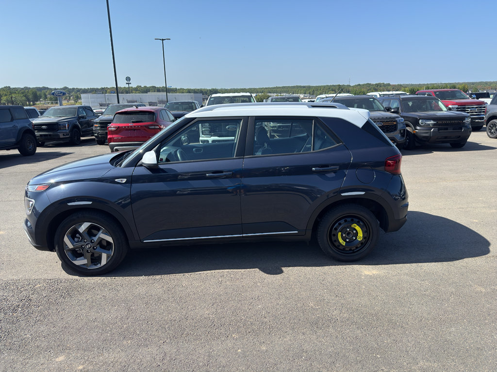 Used 2024 Hyundai Venue Limited FWD image 8