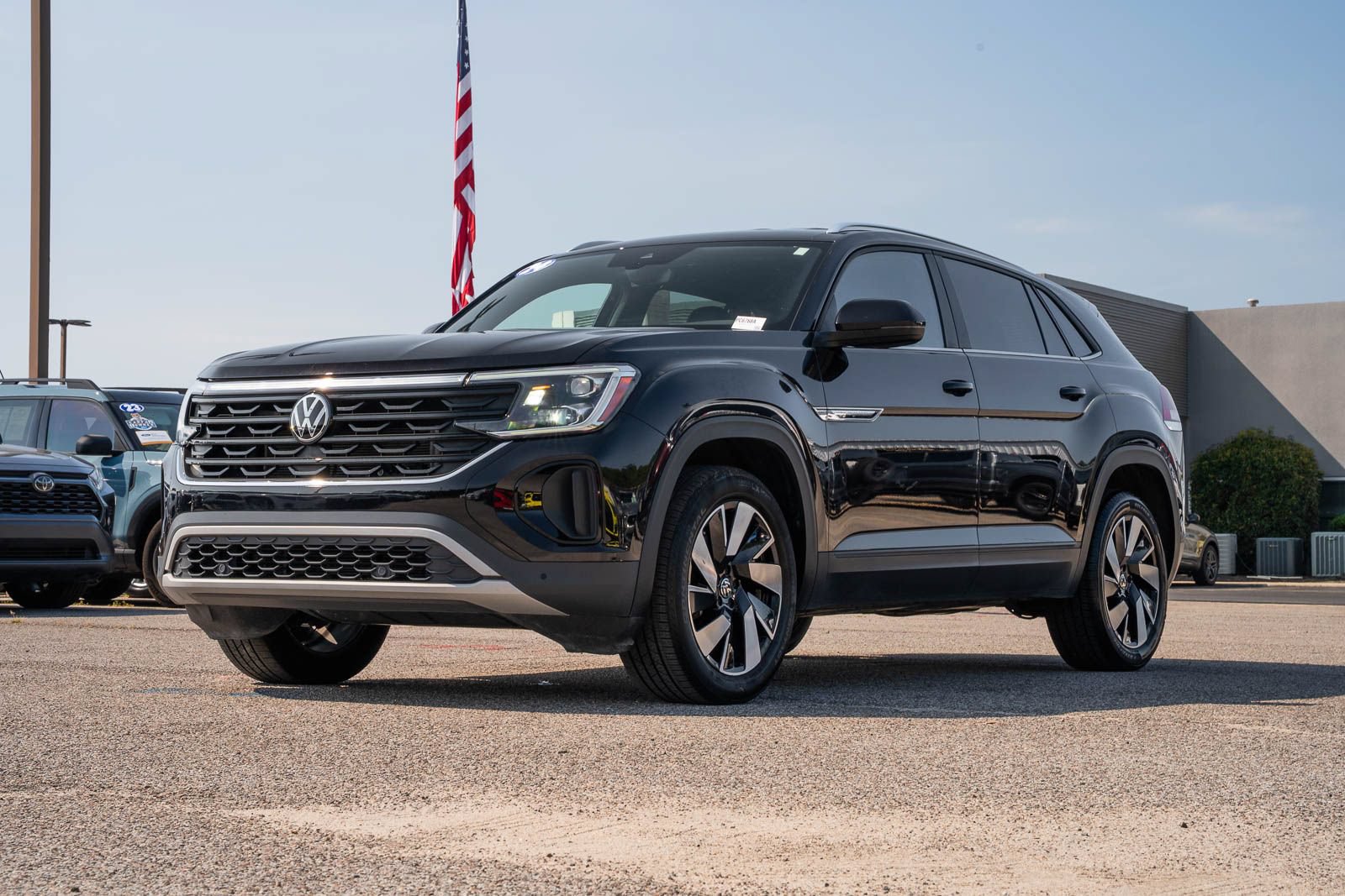 Used 2024 Volkswagen Atlas Cross Sport SE FWD image 4
