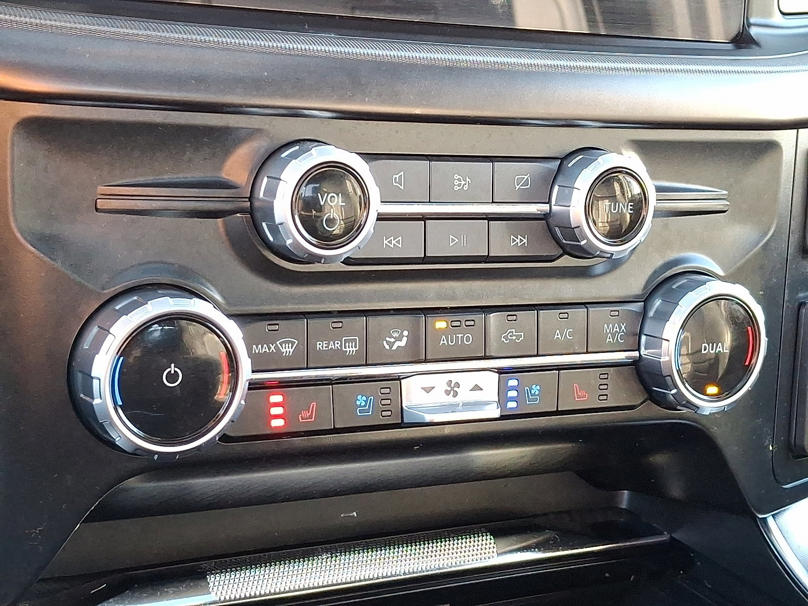 Certified 2023 Ford F150 Platinum w/ Equipment Group 701A High image 16