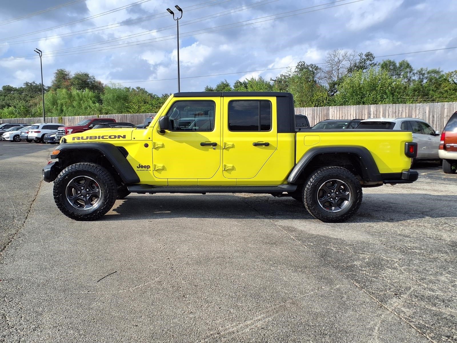 Used 2023 Jeep Gladiator Rubicon w/ Cold Weather Group AWD/4WD image 9