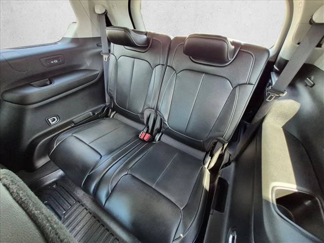 Used 2023 Jeep Grand Cherokee L Limited w/ Luxury Tech Group II AWD/4WD image 16