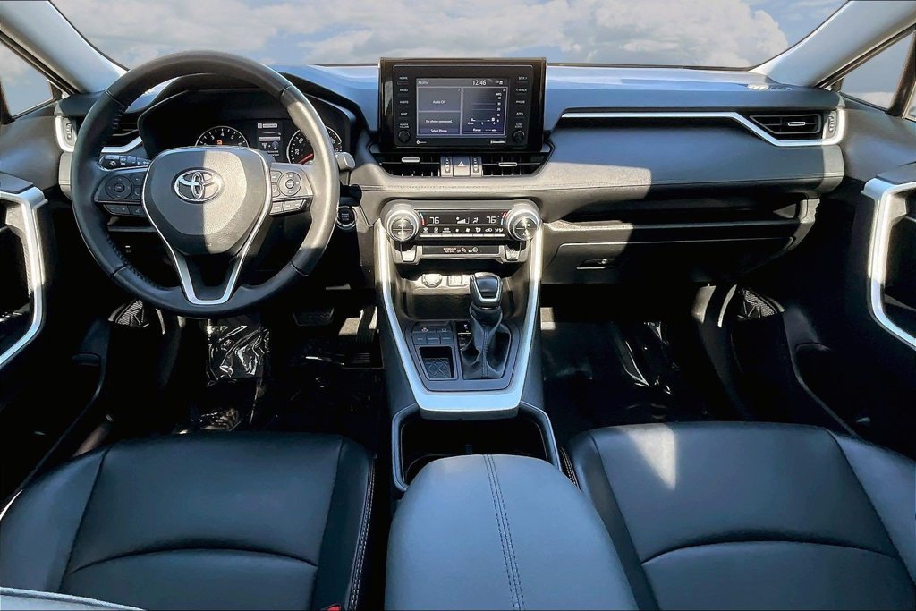 Used 2022 Toyota RAV4 XLE Premium FWD image 9