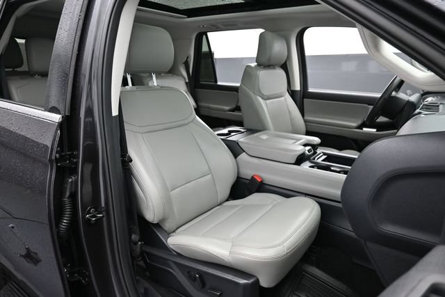 Certified 2025 Ford Expedition Active AWD/4WD image 33