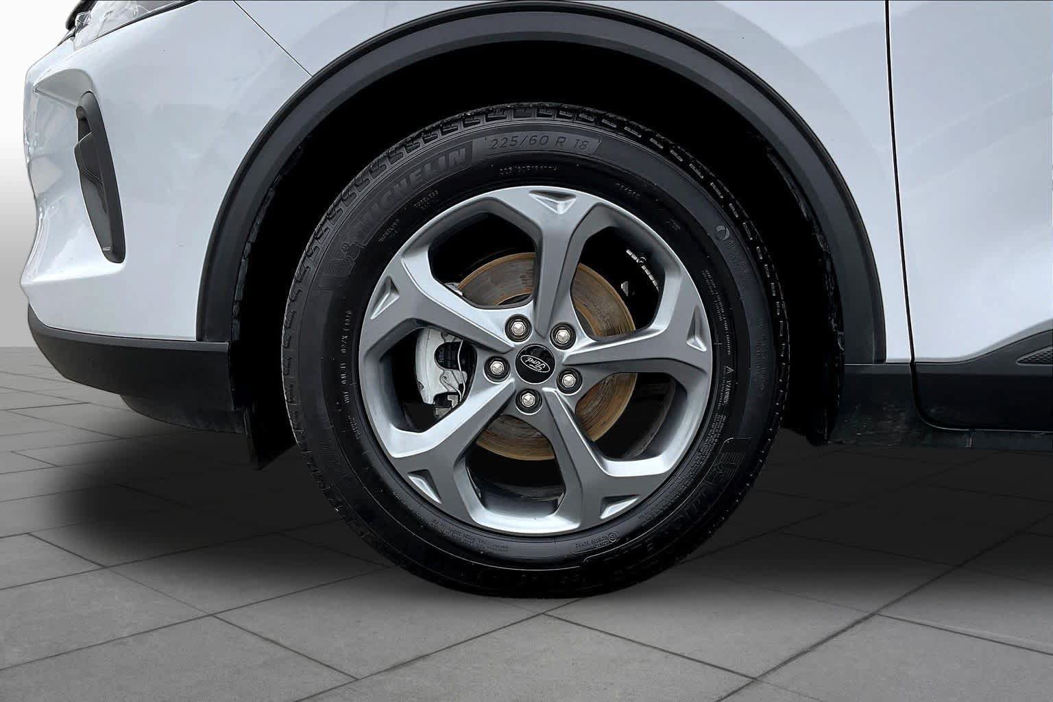 Certified 2025 Ford Escape ST-Line w/ Tech Pack #1 FWD image 9