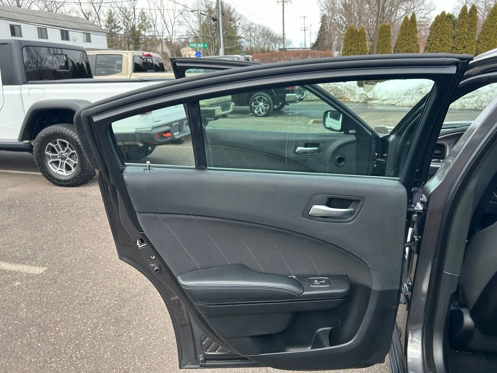 Used 2019 Dodge Charger SXT w/ Blacktop Package image 17