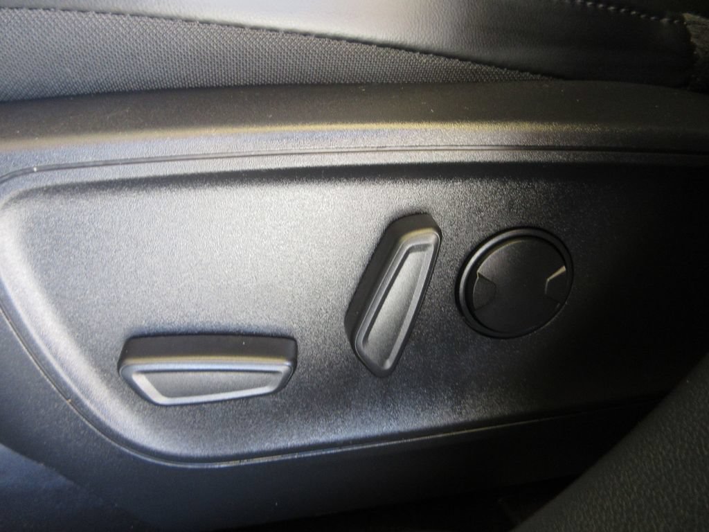 Certified 2025 Ford Escape SE FWD image 13