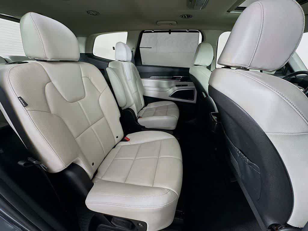 Used 2024 Kia Telluride EX w/ EX Captain's Chair Package FWD image 31