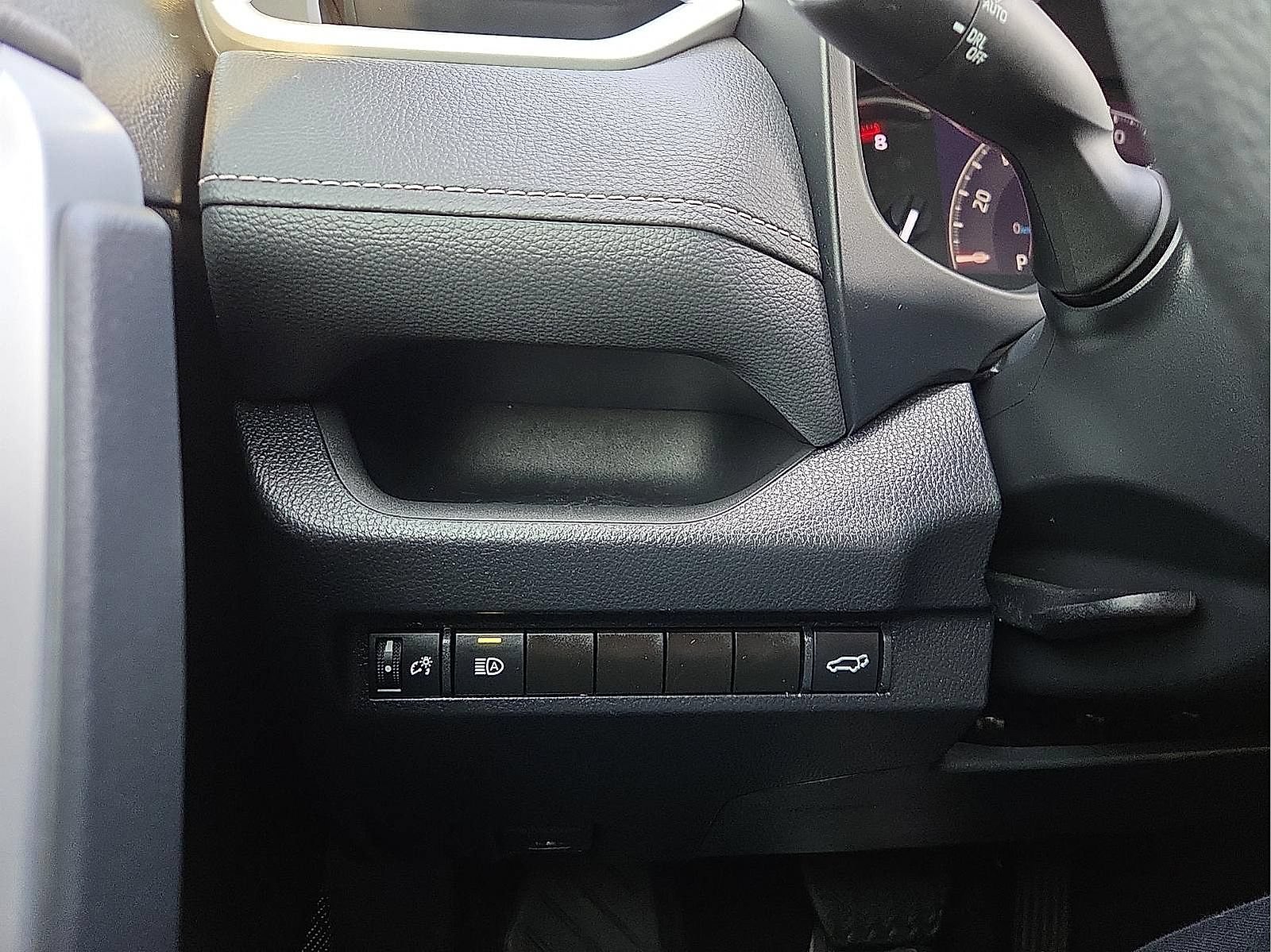 Used 2023 Toyota RAV4 XLE w/ Convenience Package FWD image 19