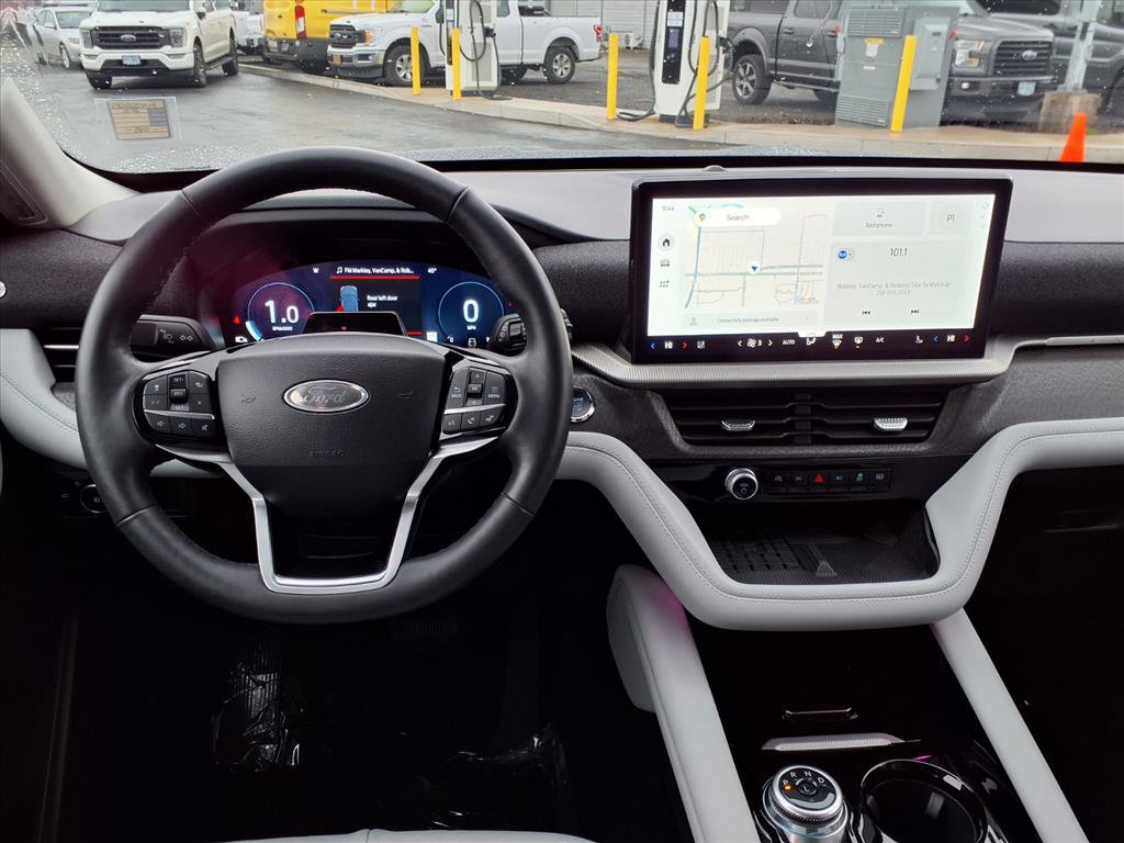Certified 2025 Ford Explorer Platinum w/ Ultimate Package image 15