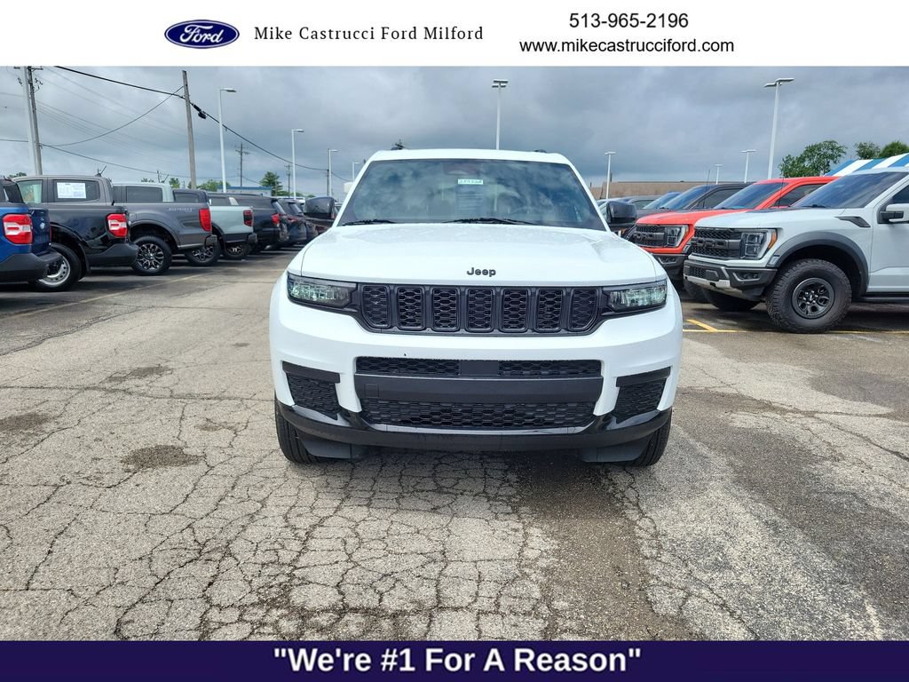 Used 2025 Jeep Grand Cherokee L Altitude AWD/4WD image 8