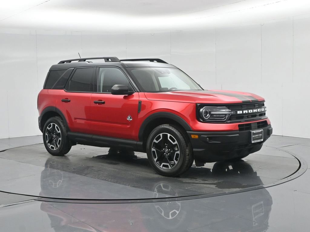 Certified 2023 Ford Bronco Sport Outer Banks w/ Tech Package image 2