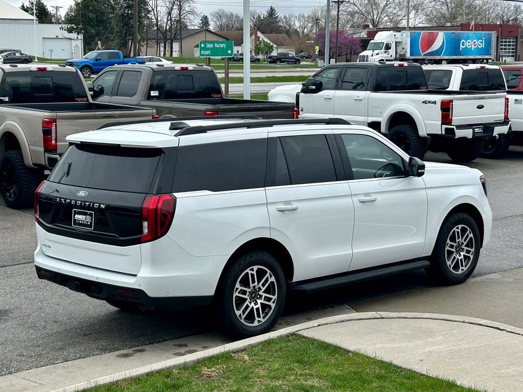 Certified 2025 Ford Expedition Active AWD/4WD image 6