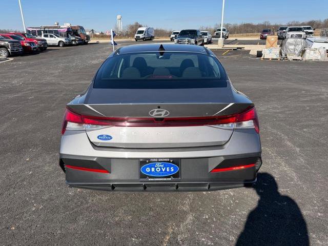 Used 2024 Hyundai Elantra SEL image 4