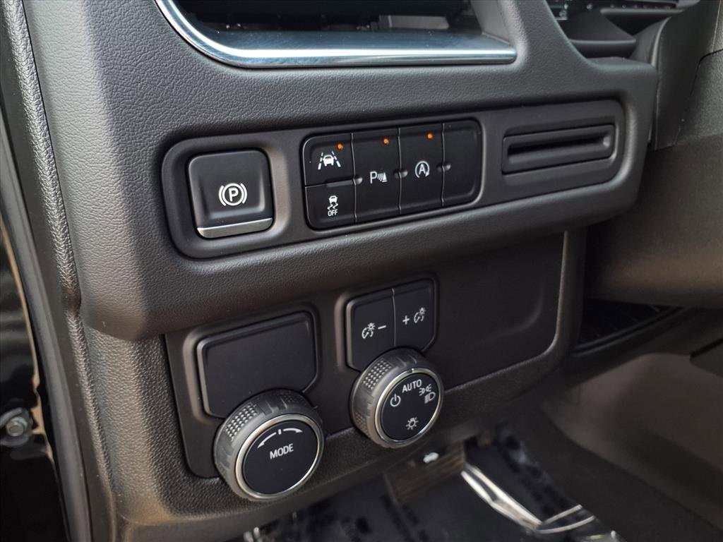 Used 2024 Chevrolet Suburban Premier image 28