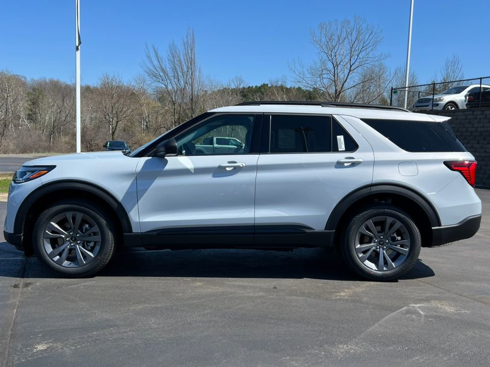 Certified 2024 Ford Explorer XLT w/ Equipment Group 202A AWD/4WD image 40