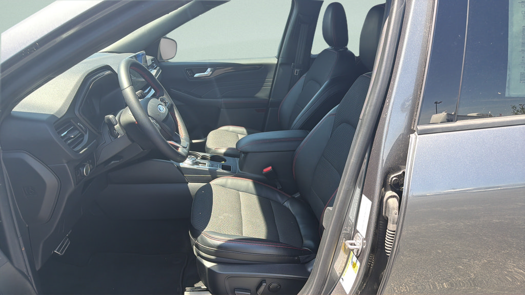 Certified 2024 Ford Escape ST-Line w/ Tech Pack #1 AWD/4WD image 45
