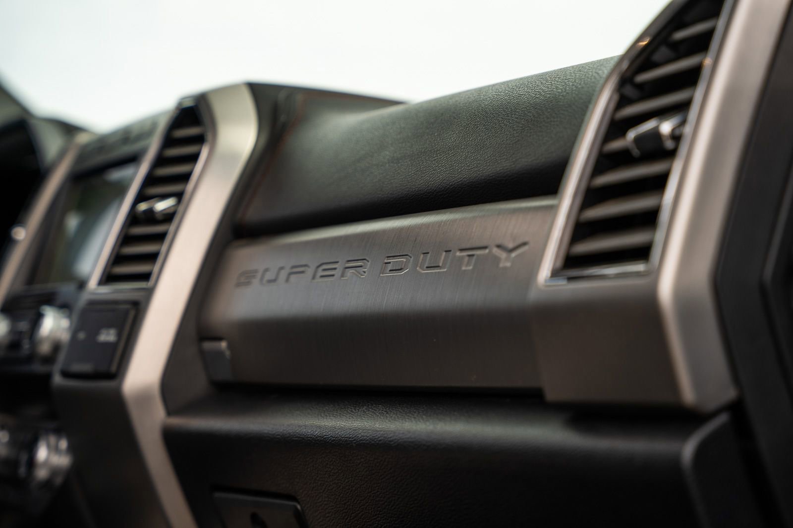 Certified 2019 Ford F250 Platinum w/ Platinum Ultimate Package image 19