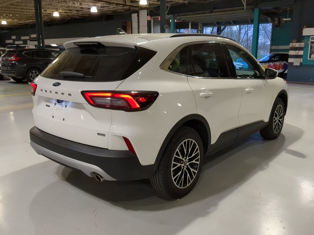Certified 2025 Ford Escape SE image 8