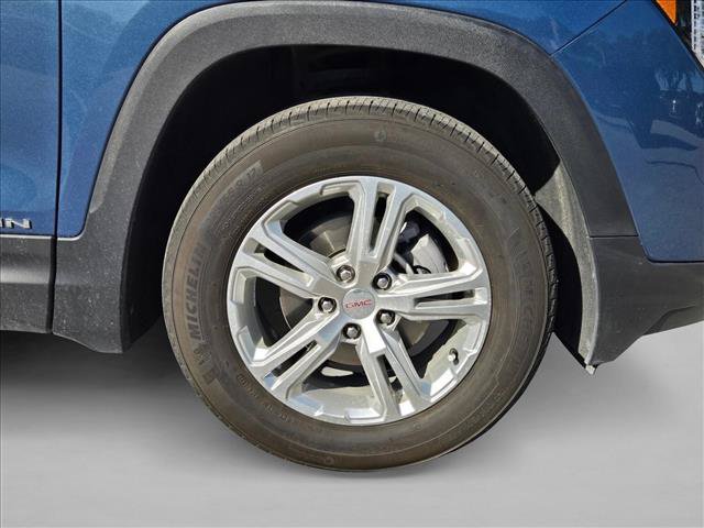 Used 2024 GMC Terrain SLE w/ Driver Convenience Package FWD image 9