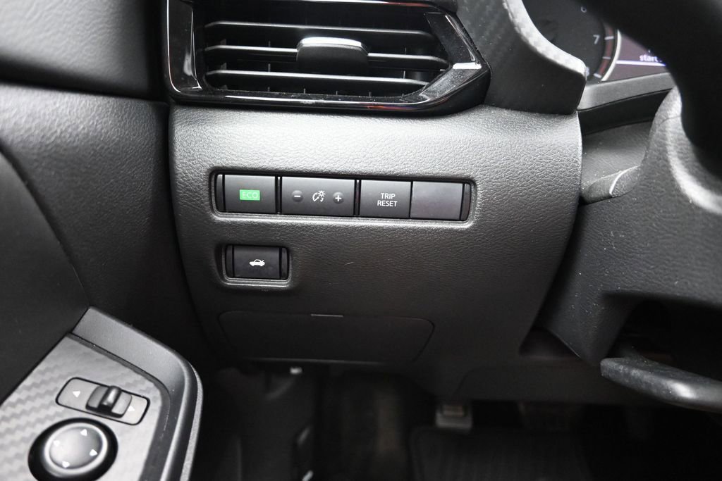 Used 2024 Nissan Sentra SV FWD image 17