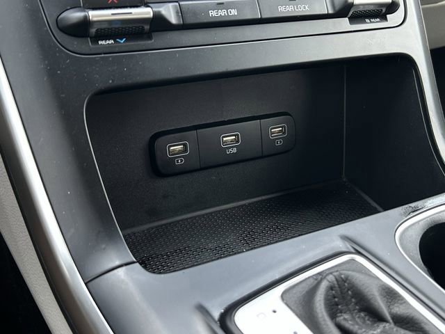 Used 2022 Kia Carnival LX image 22