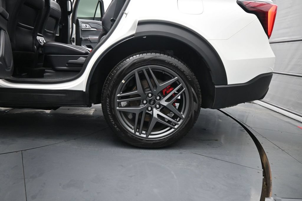 Certified 2025 Ford Explorer ST-Line w/ ST-Line Street Pack AWD/4WD image 18