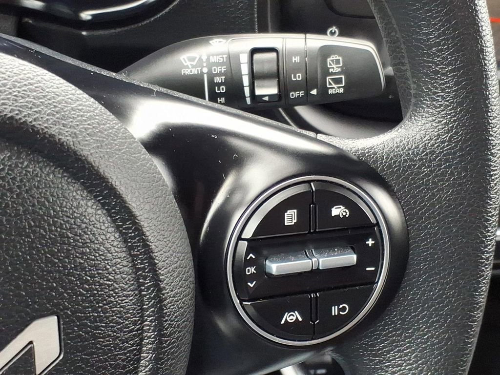 Used 2025 Kia Soul LX w/ LX Technology Package FWD image 25